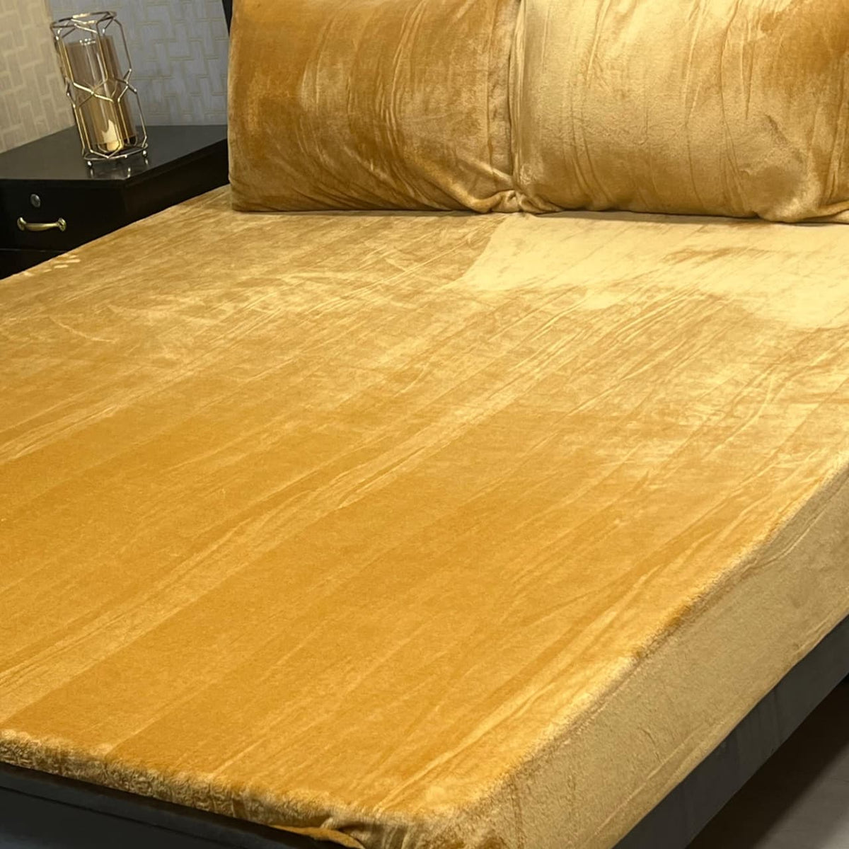 VELORA Soft Velvet Fleece Bedsheet – King Size