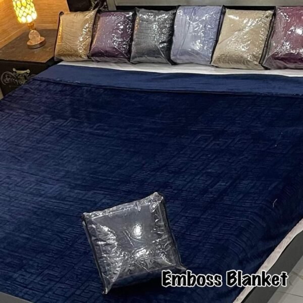 Double plane blanket with heavy Amboose