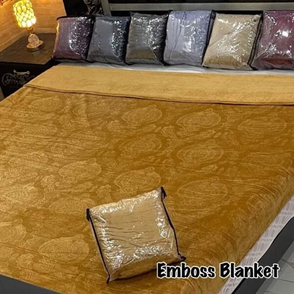 Double plane blanket with heavy Amboose