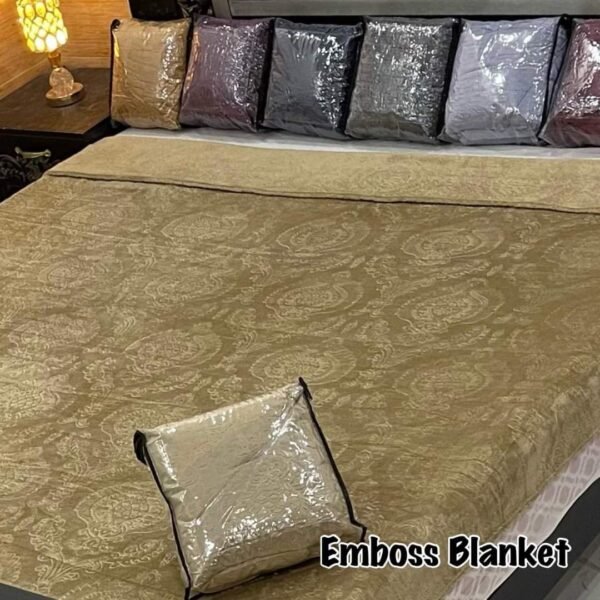 Double plane blanket with heavy Amboose